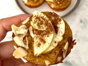 Apple-and-cinnamon-muffins