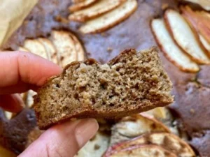 apple-and-cinnamon-cake-e1640808898882