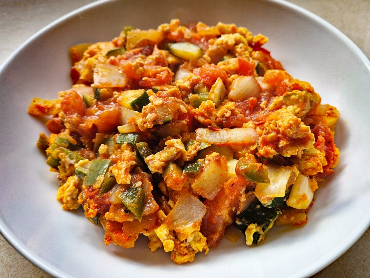 a bowl of turkish menemen