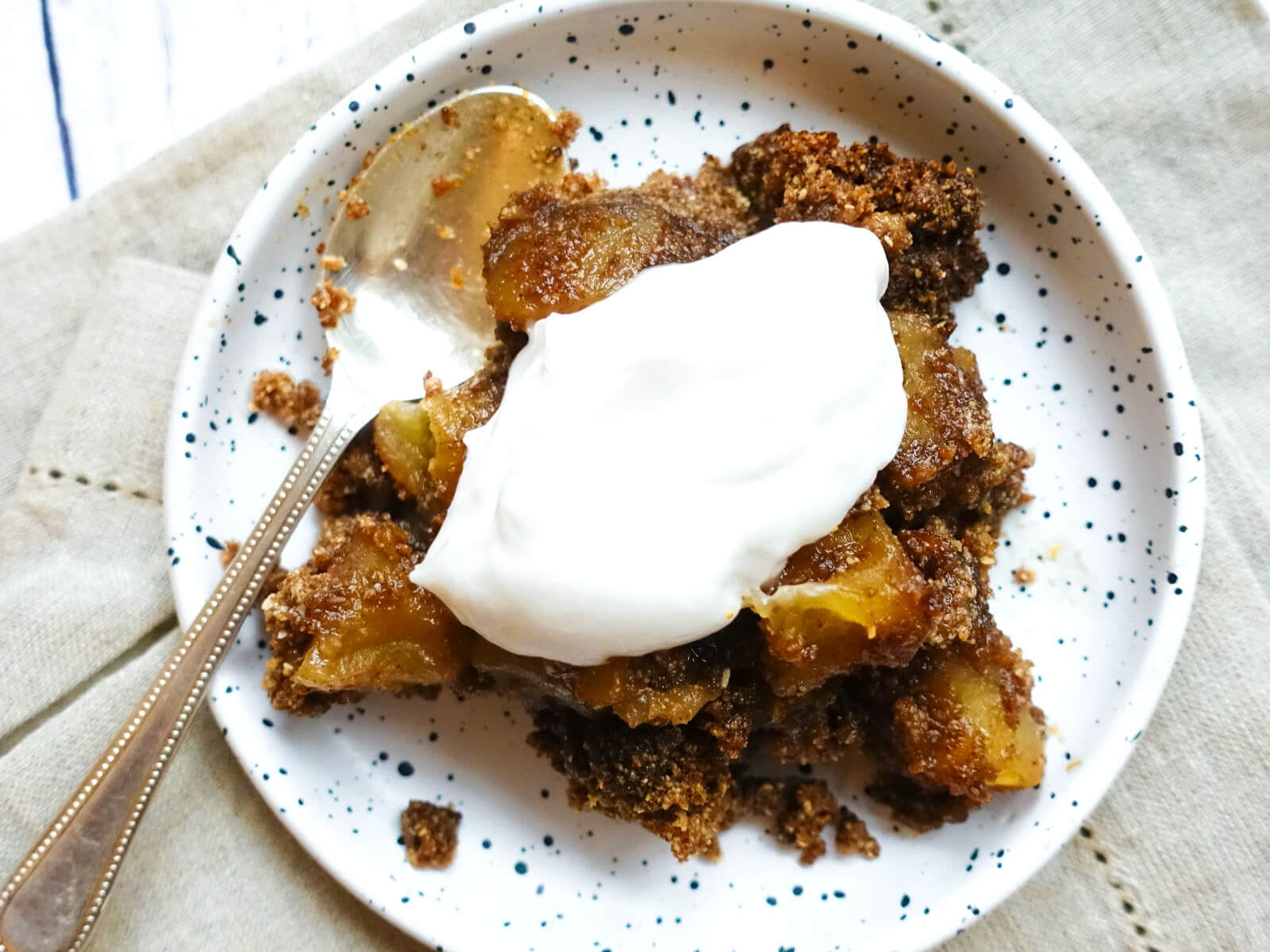 Caramelized Apple and Cinnamon Crumble