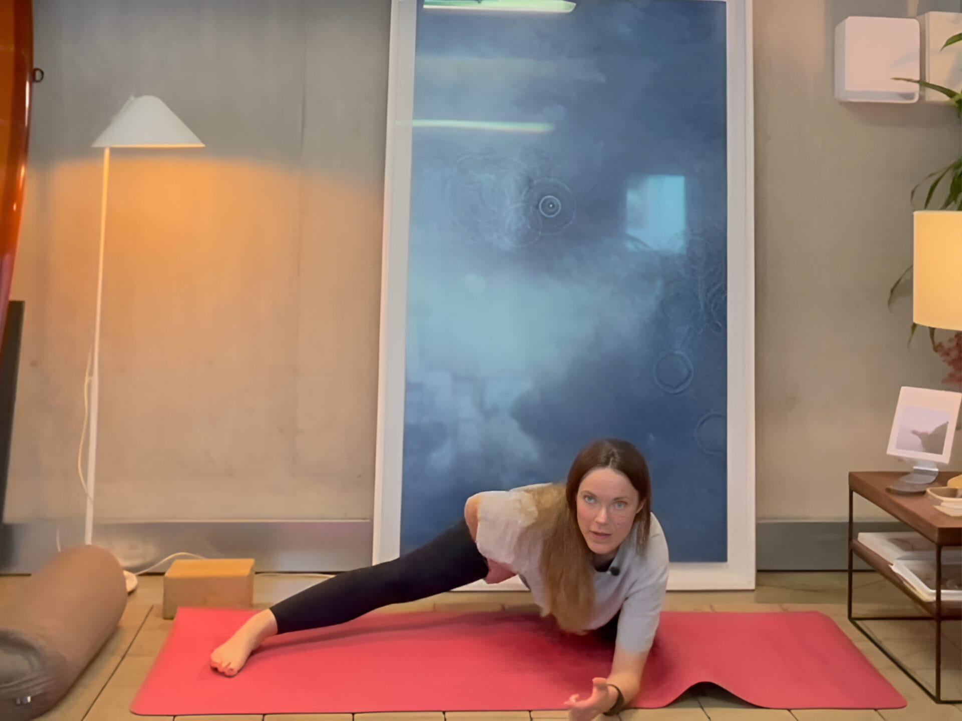 Yoga with Agnes – Prenatal Hip Activation and Release