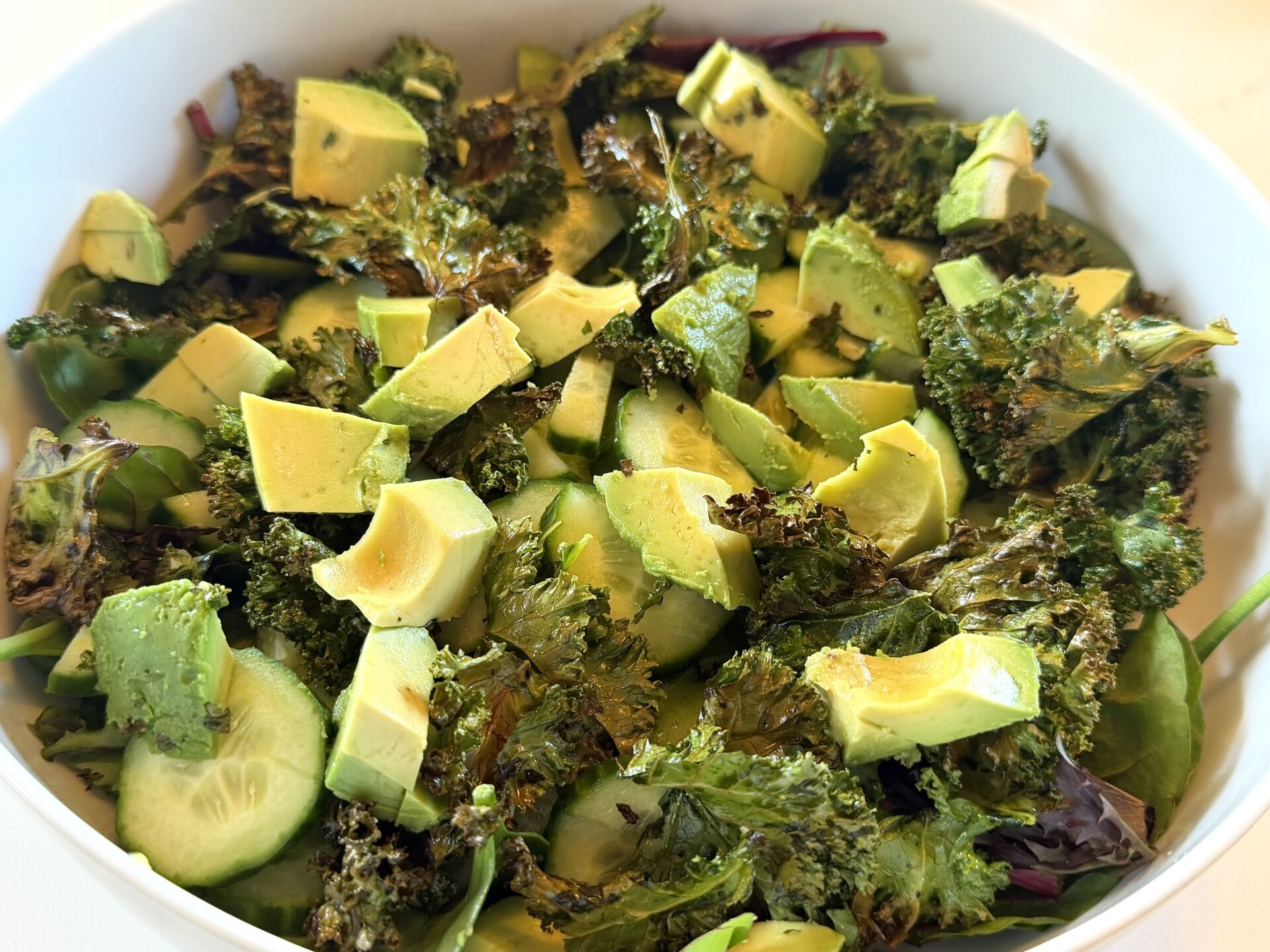 crispy kale salad with avocado